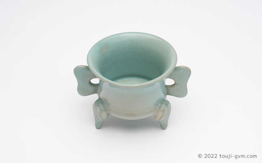 Ruware Celadon Two-eared three-legged cup