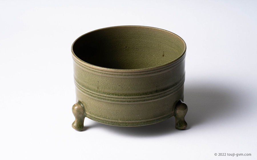 Yue ware Celadon Basin with Three legs