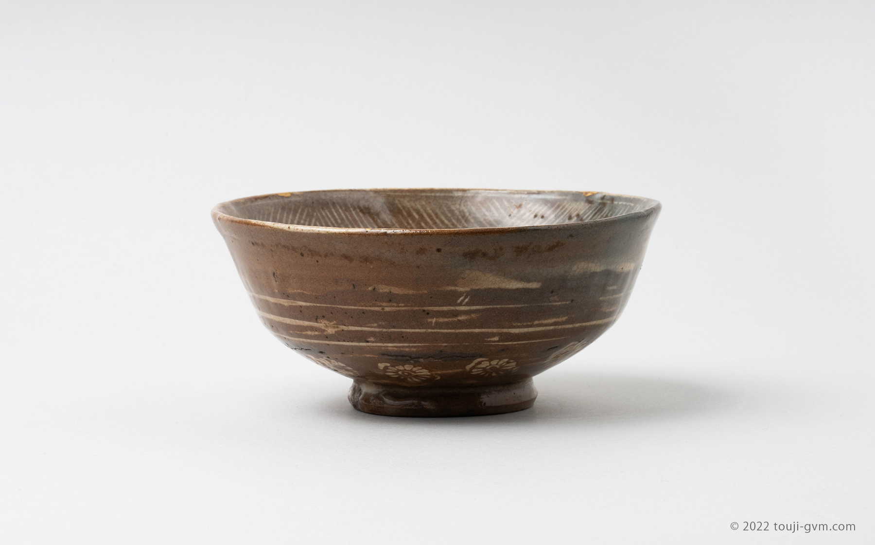 Izumo ware with Inlaid chrysanthemum Design