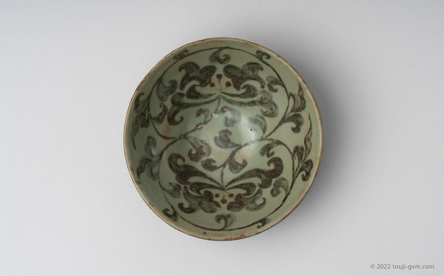 Goryeo Celdon and Iron glaze Tea Bowl with Underglaze Iron-paint Plants Design