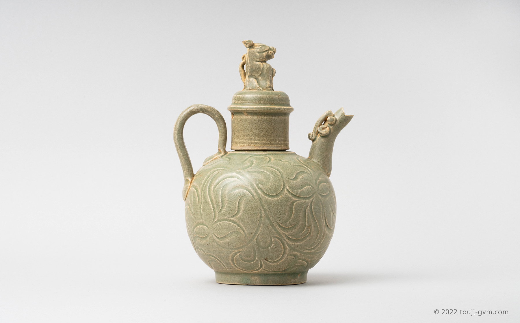 Yue ware Celadon Ewer With Lion Knobbed Cover and Dragon Nozzle Design